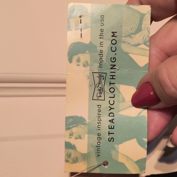 Red and black dress - Picture 5 of 7